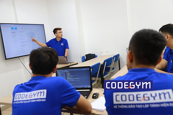 cong-nghe-thong-tin-nen-hoc-truong-nao-o-ha-noi