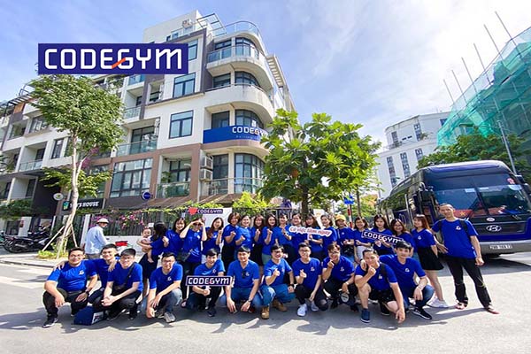 cong-nghe-thong-tin-thi-nen-hoc-truong-nao-8-1