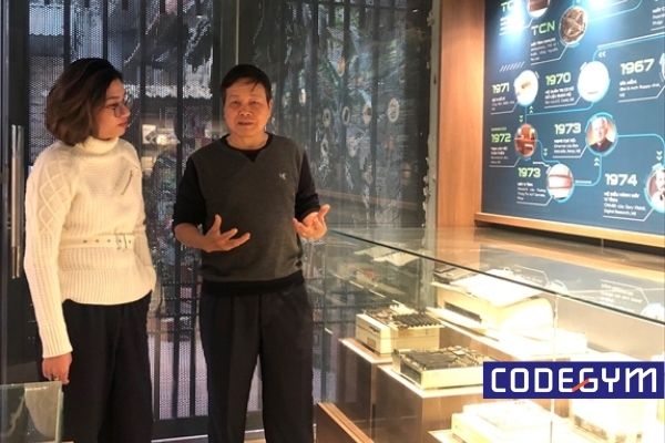 tinh-co-ben-duyen-voi-cong-nghe-thong-tin-o-tuoi-27