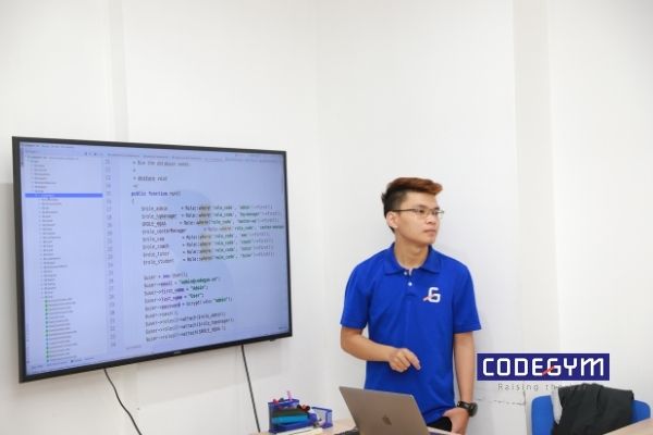 sinh-vien-chuyen-nghe-lap-trinh-thi-lai-dai-hoc-hay-hoc-tai-codegym