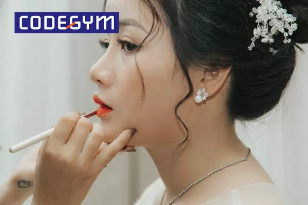 Học nghề trang điểm