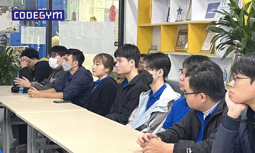 học viên CodeGym thăm doanh nghiệp