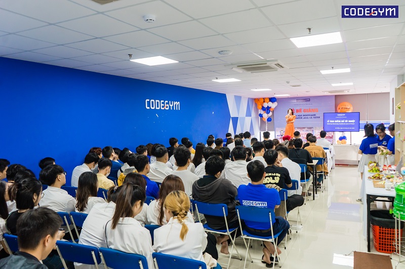 Trại huấn luyện code