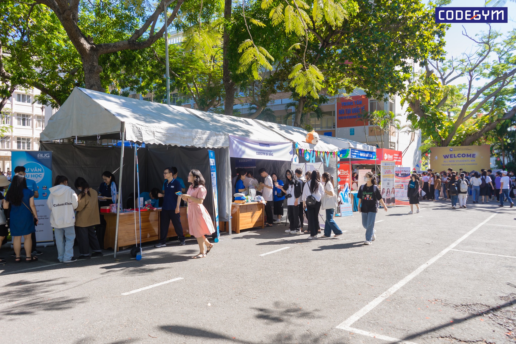 CodeGym Đà Nẵng chào đón Tân sinh viên Trường Đại học Kinh tế